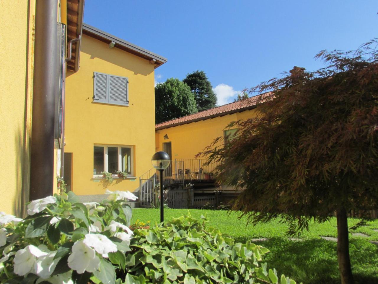 Ostello Residenza Molinatto Oggiono ภายนอก รูปภาพ